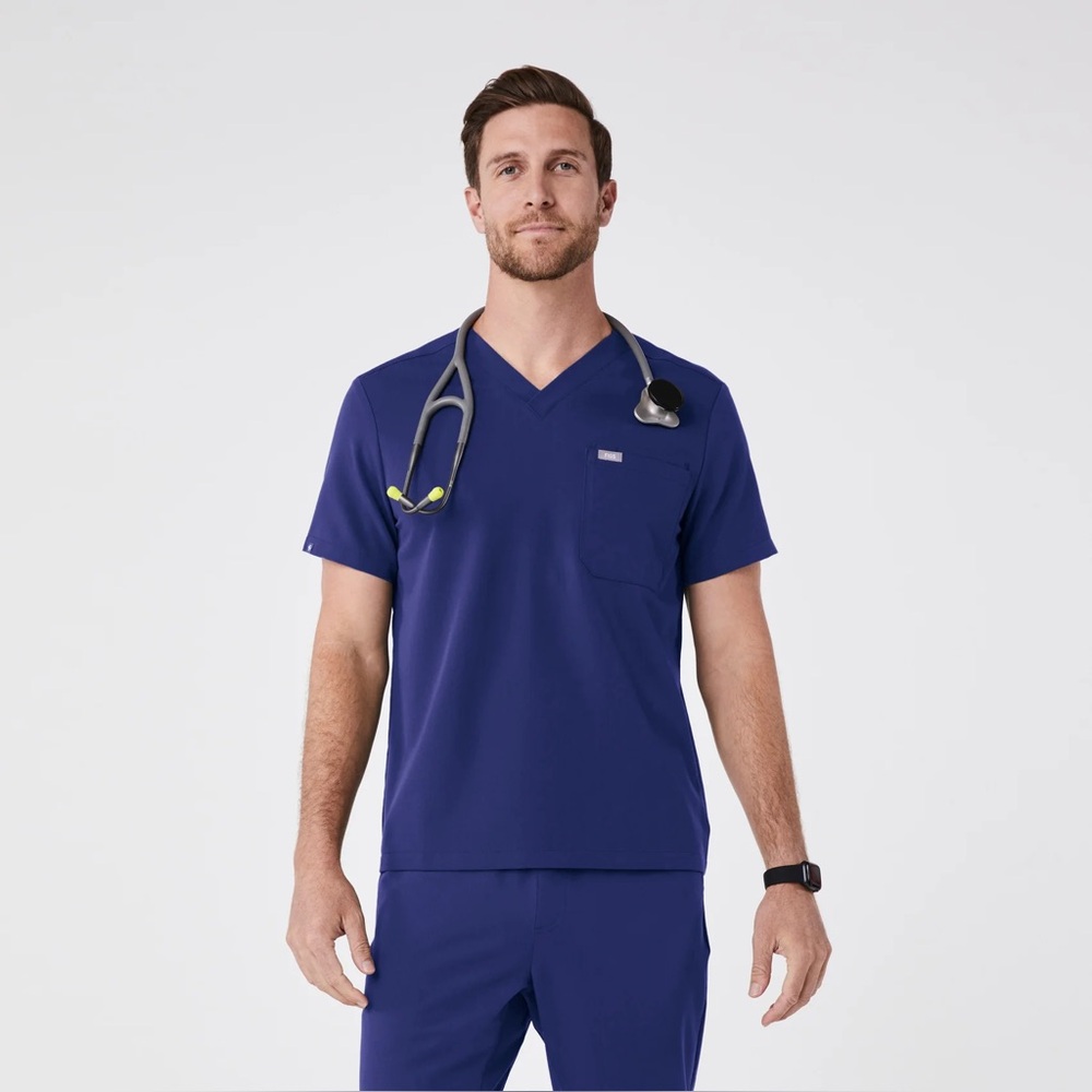 Figs Leon Three-Pocket Scrub Top Size Medium